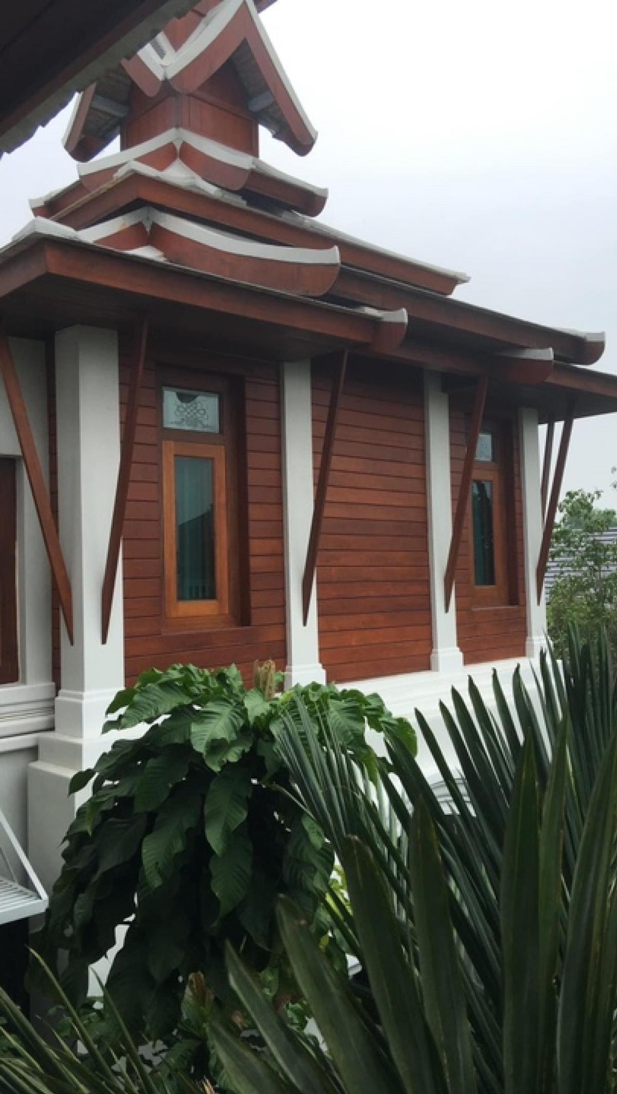 For SaleHousePathum Thani,Rangsit, Thammasat : 📢👇Luxury house for sale, golden teak wood, on almost rai of land, strong structure with 2-story steel, quiet, smooth, in a village with good security, near Future Park Rangsit, Motor way expressway.