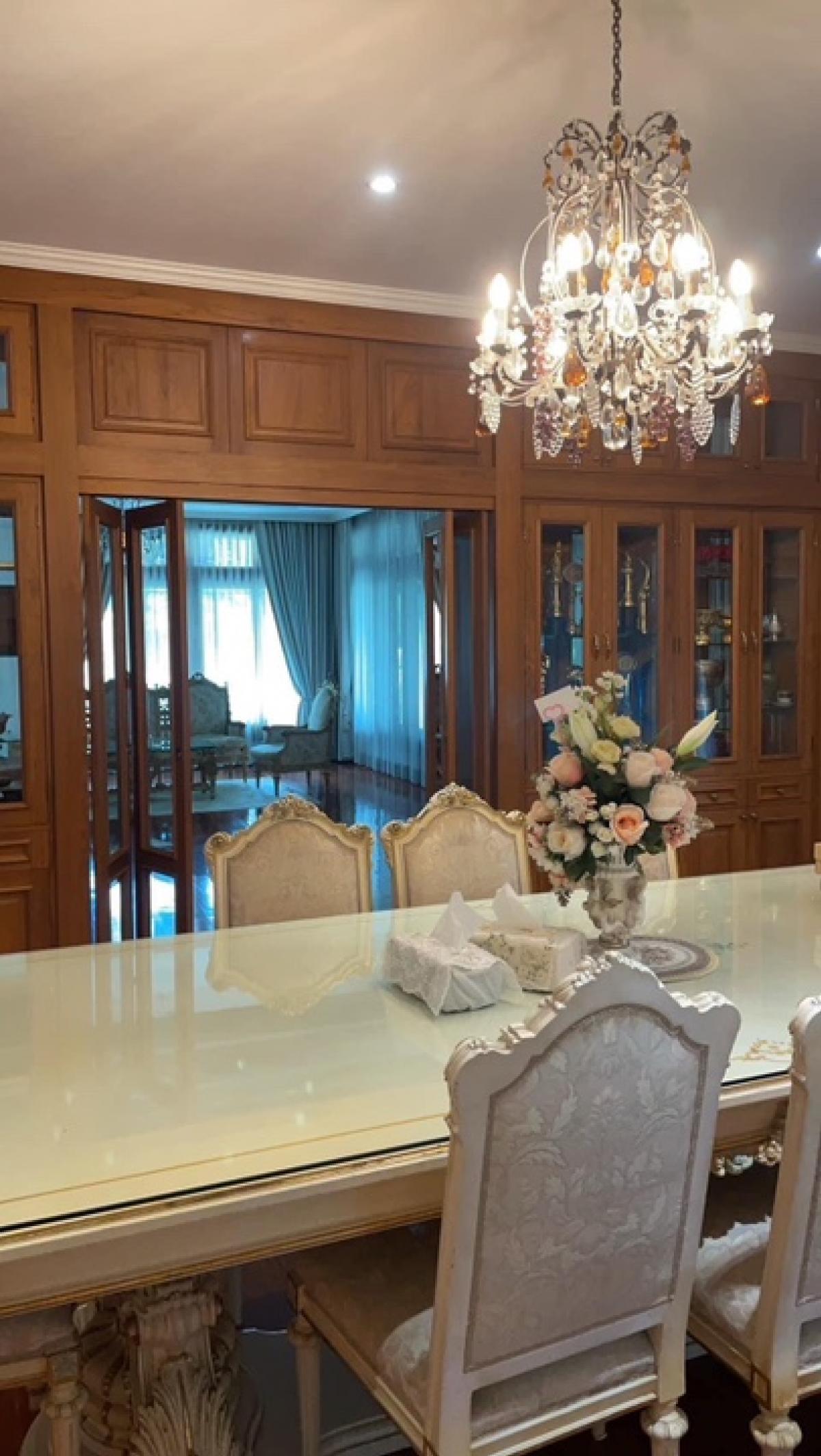 For SaleHousePathum Thani,Rangsit, Thammasat : 📢👇Luxury house for sale, golden teak wood, on almost rai of land, strong structure with 2-story steel, quiet, smooth, in a village with good security, near Future Park Rangsit, Motor way expressway.