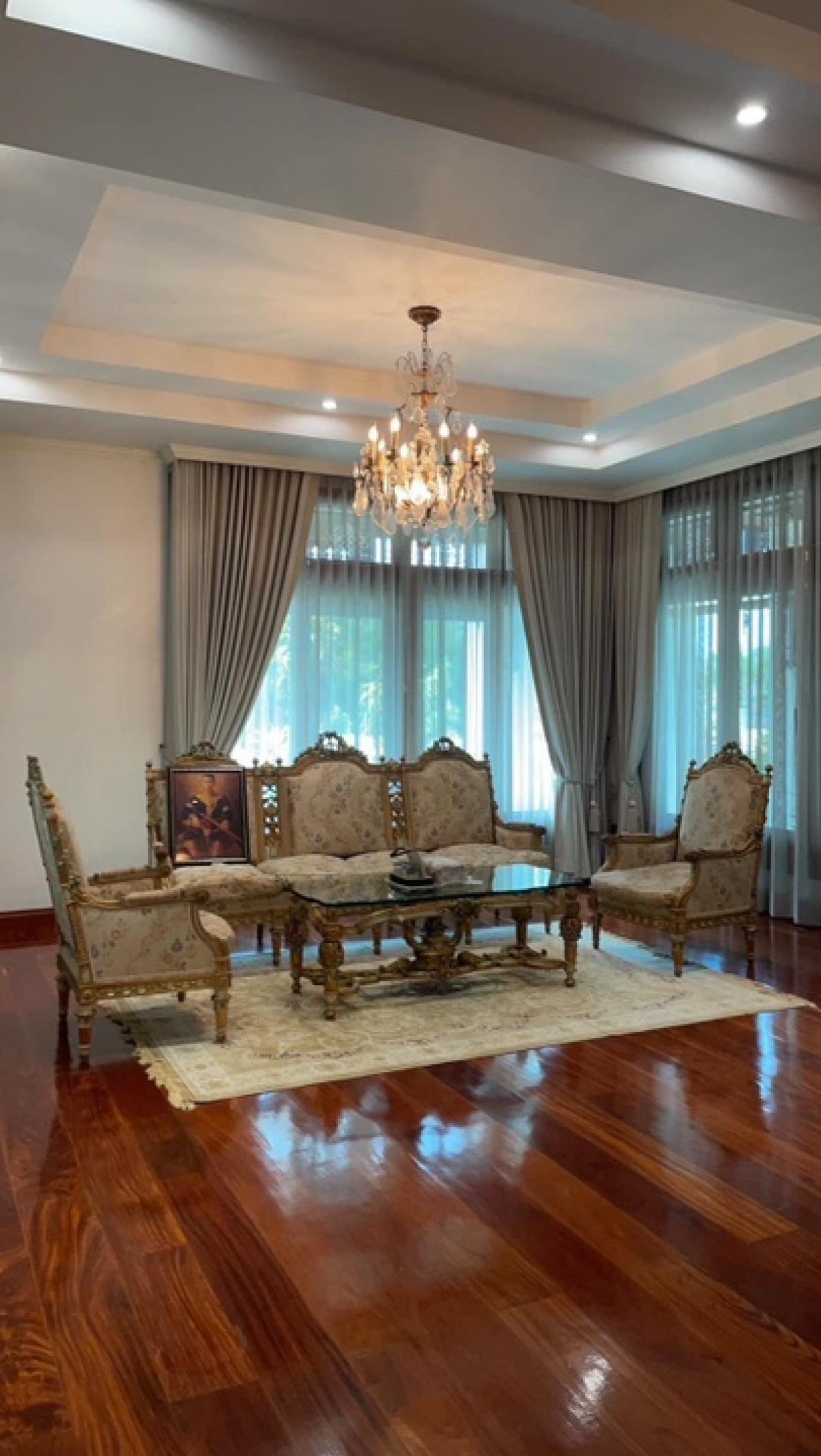 For SaleHousePathum Thani,Rangsit, Thammasat : 📢👇Luxury house for sale, golden teak wood, on almost rai of land, strong structure with 2-story steel, quiet, smooth, in a village with good security, near Future Park Rangsit, Motor way expressway.