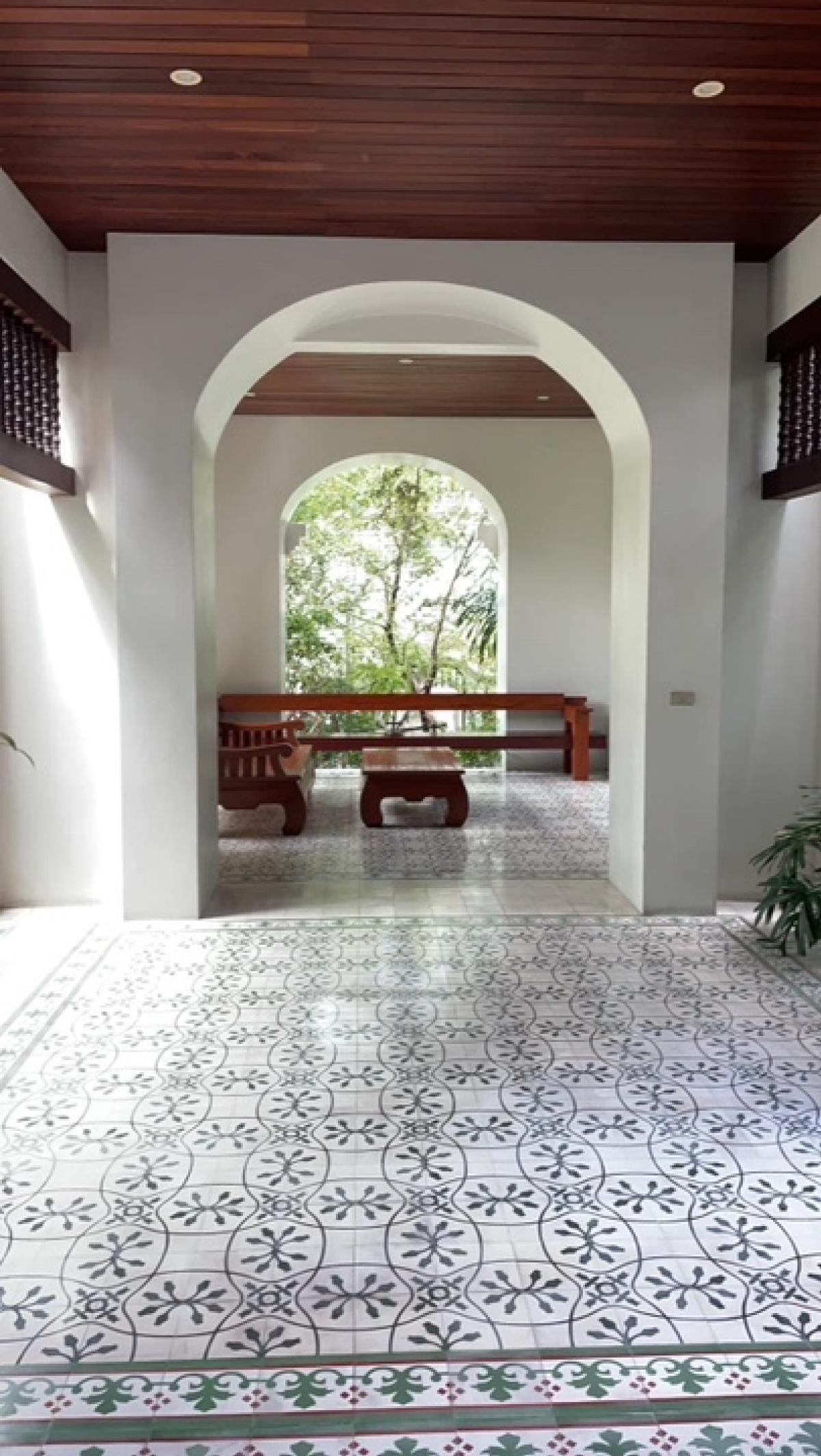 For SaleHousePathum Thani,Rangsit, Thammasat : 📢👇Luxury house for sale, golden teak wood, on almost rai of land, strong structure with 2-story steel, quiet, smooth, in a village with good security, near Future Park Rangsit, Motor way expressway.