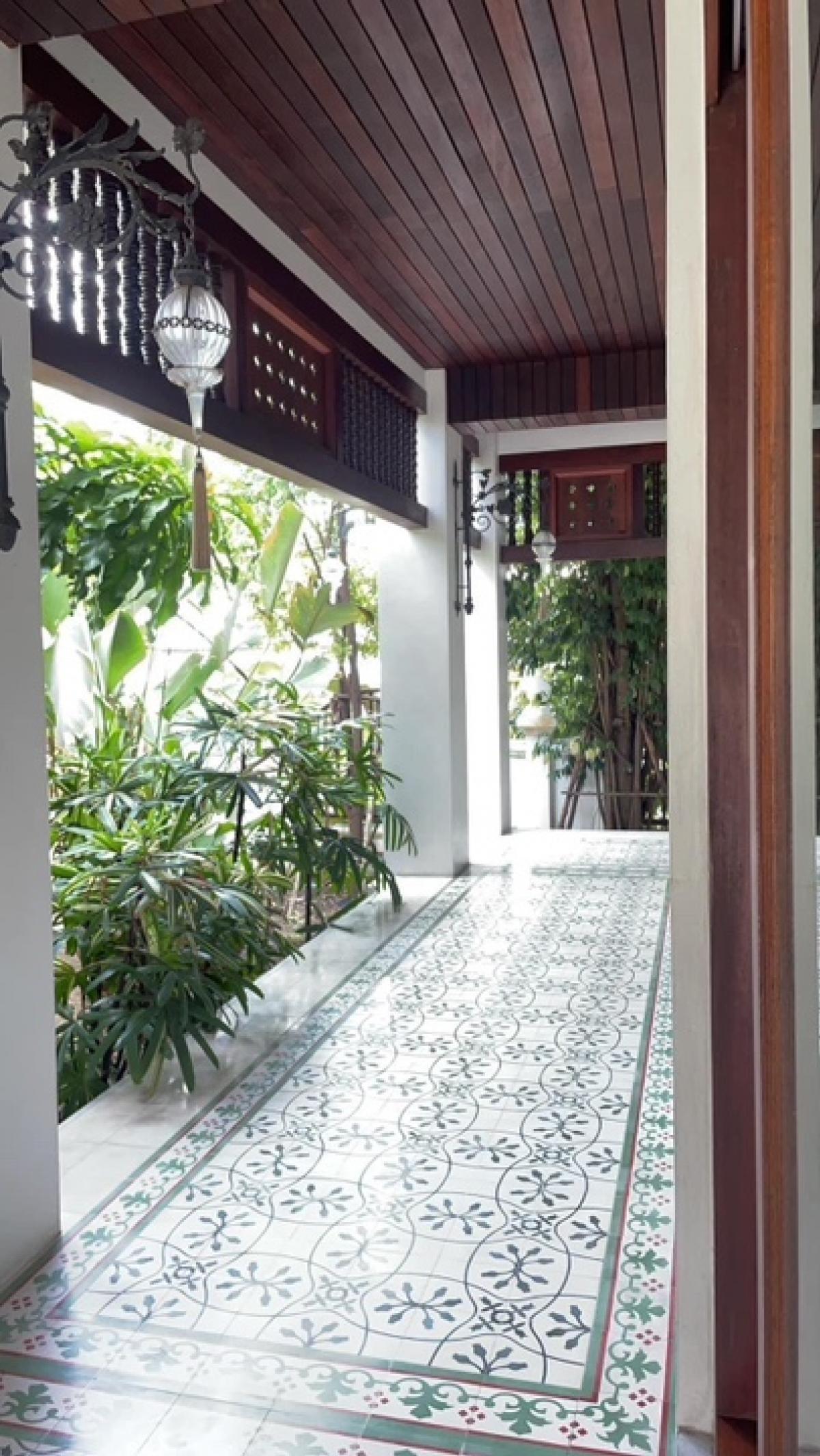 For SaleHousePathum Thani,Rangsit, Thammasat : 📢👇Luxury house for sale, golden teak wood, on almost rai of land, strong structure with 2-story steel, quiet, smooth, in a village with good security, near Future Park Rangsit, Motor way expressway.