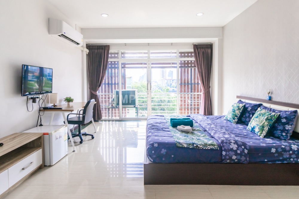For RentSathorn, Narathiwat : Apartment with a view of the Chao Phraya River, Charoen Krung 58. Furnished rooms. near Asiatique and Icon Siam. Available for short term and long term to rent! Not far from BTS Saphan Taksin.