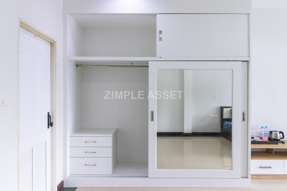 For RentSathorn, Narathiwat : Apartment with a view of the Chao Phraya River, Charoen Krung 58. Furnished rooms. near Asiatique and Icon Siam. Available for short term and long term to rent! Not far from BTS Saphan Taksin.