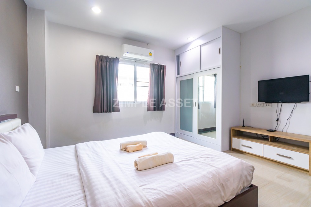 For RentSathorn, Narathiwat : Apartment with a view of the Chao Phraya River, Charoen Krung 58. Furnished rooms. near Asiatique and Icon Siam. Available for short term and long term to rent! Not far from BTS Saphan Taksin.