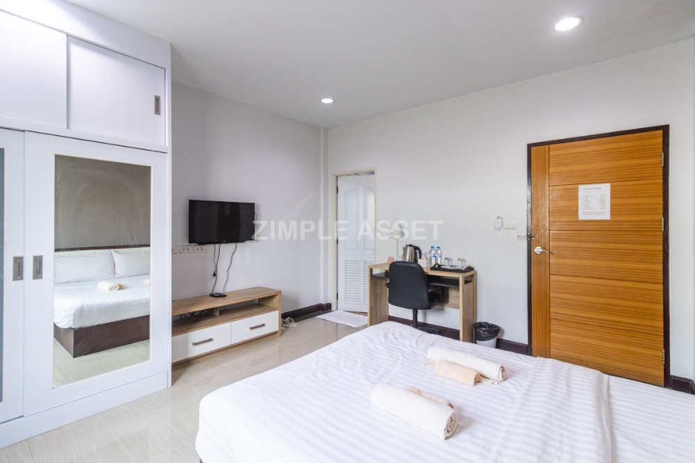 For RentSathorn, Narathiwat : Apartment with a view of the Chao Phraya River, Charoen Krung 58. Furnished rooms. near Asiatique and Icon Siam. Available for short term and long term to rent! Not far from BTS Saphan Taksin.