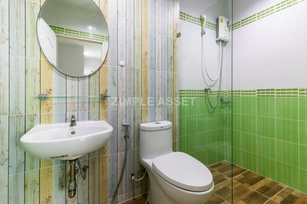 For RentSathorn, Narathiwat : Apartment with a view of the Chao Phraya River, Charoen Krung 58. Furnished rooms. near Asiatique and Icon Siam. Available for short term and long term to rent! Not far from BTS Saphan Taksin.