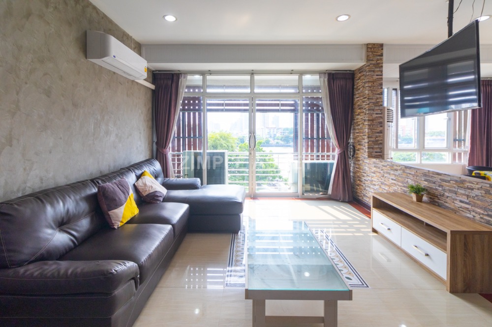 For RentSathorn, Narathiwat : Apartment with a view of the Chao Phraya River, Charoen Krung 58. Furnished rooms. near Asiatique and Icon Siam. Available for short term and long term to rent! Not far from BTS Saphan Taksin.