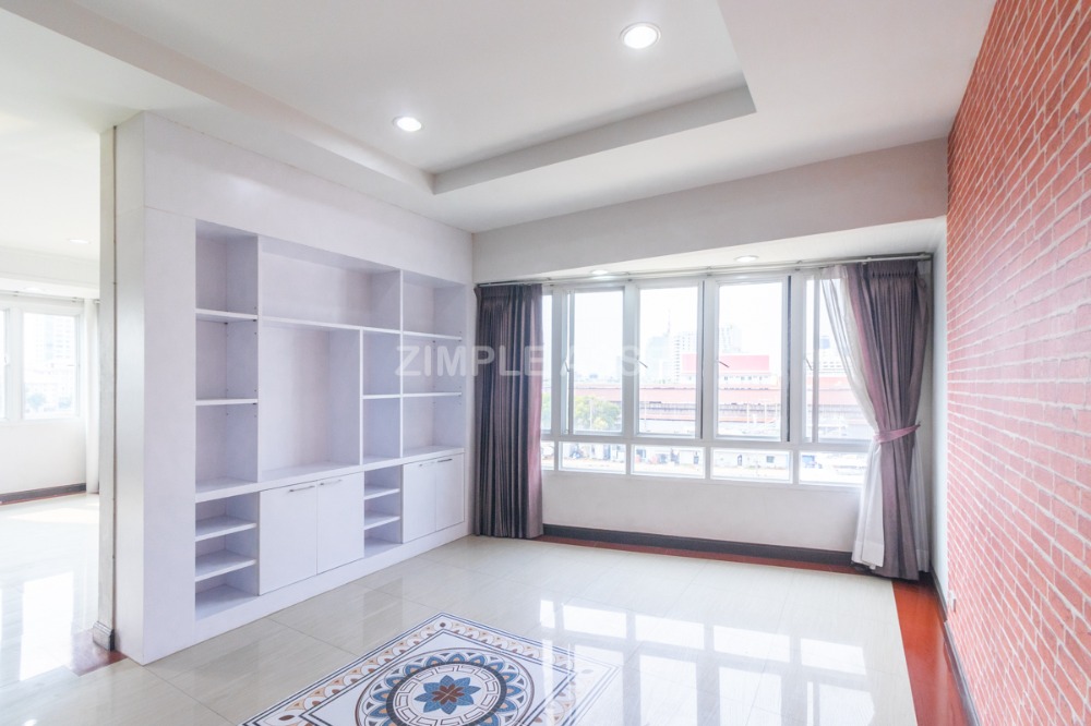 For RentSathorn, Narathiwat : Apartment with a view of the Chao Phraya River, Charoen Krung 58. Furnished rooms. near Asiatique and Icon Siam. Available for short term and long term to rent! Not far from BTS Saphan Taksin.