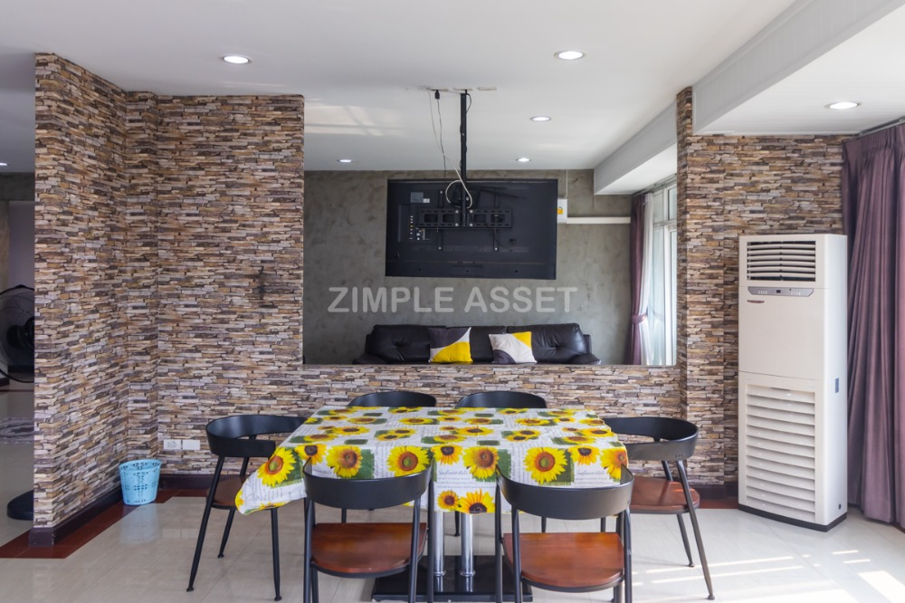 For RentSathorn, Narathiwat : Apartment with a view of the Chao Phraya River, Charoen Krung 58. Furnished rooms. near Asiatique and Icon Siam. Available for short term and long term to rent! Not far from BTS Saphan Taksin.