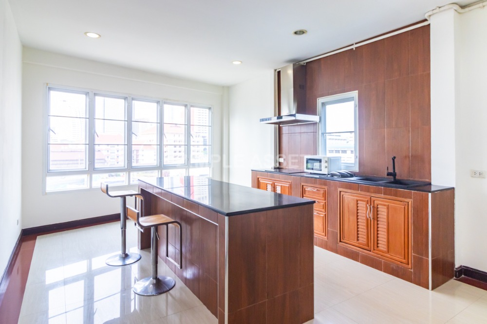 For RentSathorn, Narathiwat : Apartment with a view of the Chao Phraya River, Charoen Krung 58. Furnished rooms. near Asiatique and Icon Siam. Available for short term and long term to rent! Not far from BTS Saphan Taksin.