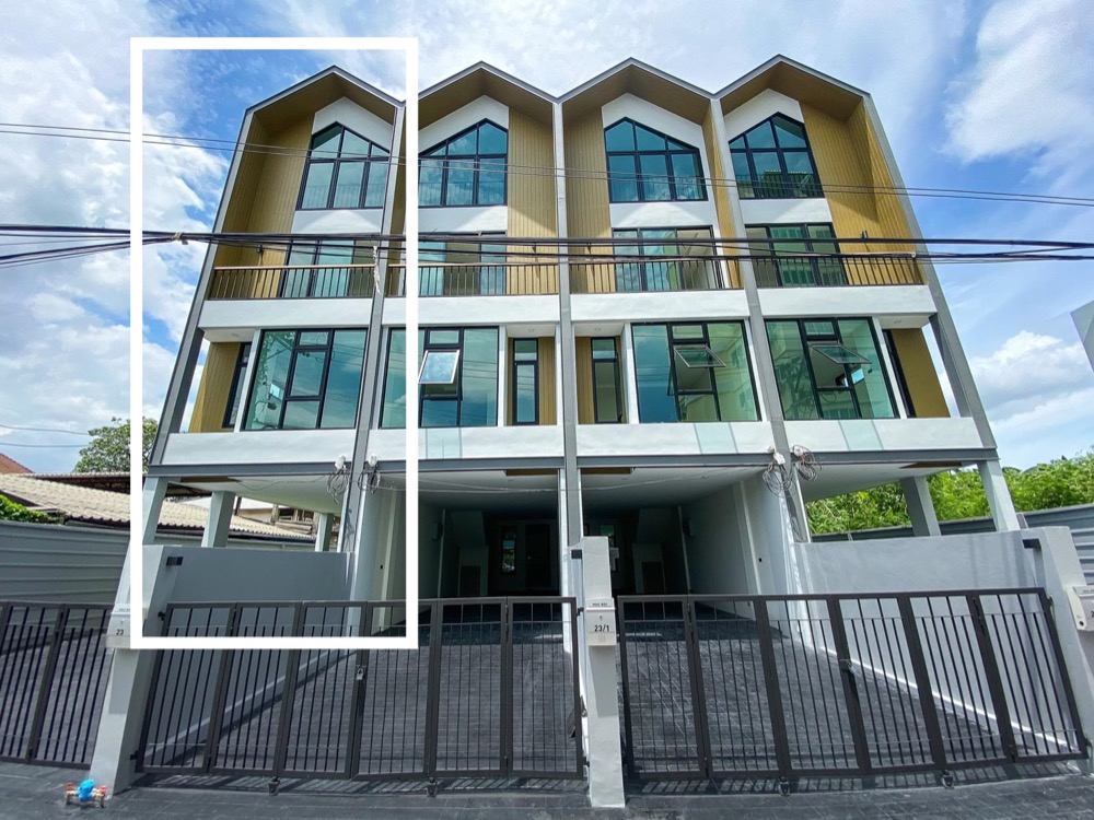 For RentHome OfficeOnnut, Udomsuk : Home office for rent, 4 floors, corner plot, near Central Bangna!