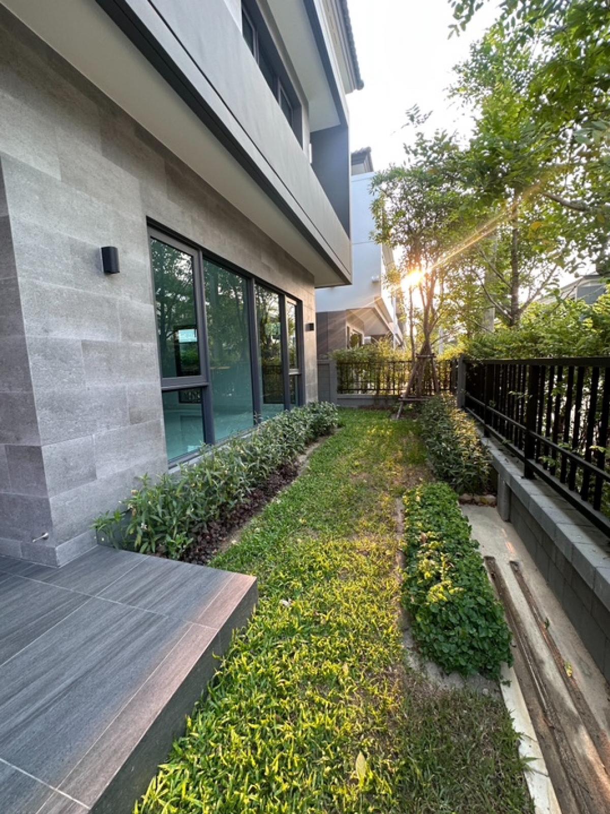 ขายบ้านนวมินทร์ รามอินทรา : 📢👇Sell with tenant til April 2026
 For rent / sale house at The City Watcharapon, nice compound with good security, near express way