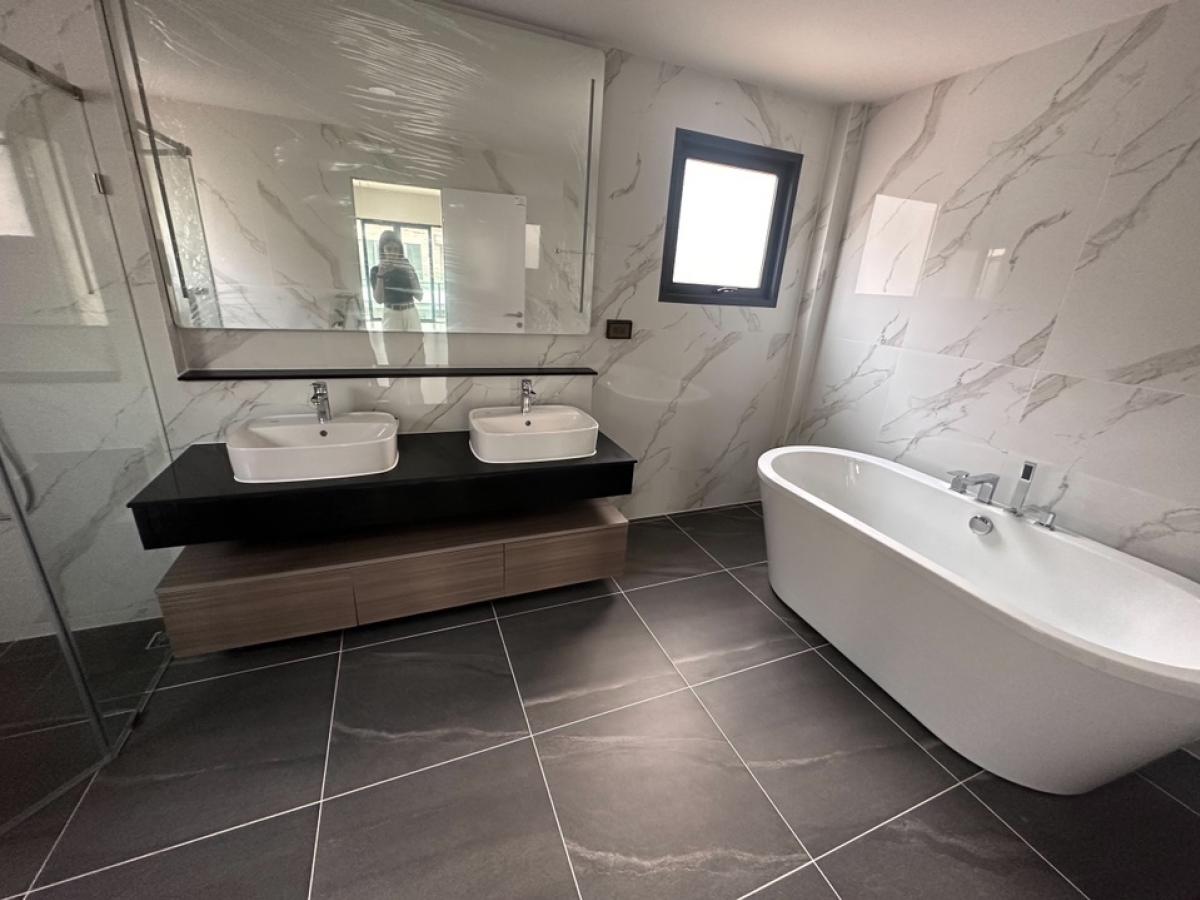 ขายบ้านนวมินทร์ รามอินทรา : 📢👇Sell with tenant til April 2026
 For rent / sale house at The City Watcharapon, nice compound with good security, near express way