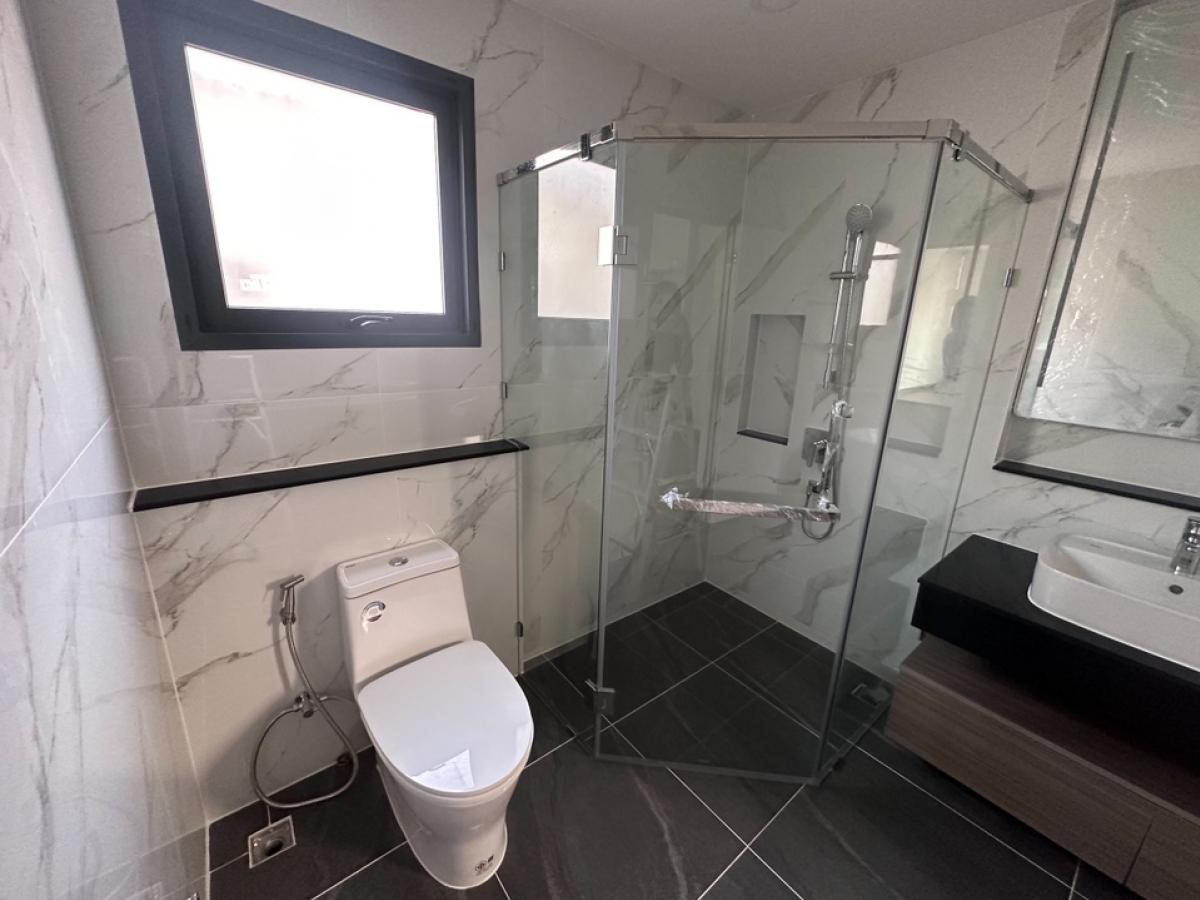 ขายบ้านนวมินทร์ รามอินทรา : 📢👇Sell with tenant til April 2026
 For rent / sale house at The City Watcharapon, nice compound with good security, near express way