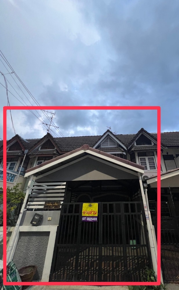 For SaleTownhomeNonthaburi, Bang Yai, Bangbuathong : Selling very cheap, 2-story townhouse, Soi Nonthaburi 20 !! 18 sq m, usable area 130 sq m, suitable for living and renovating to make a profit.