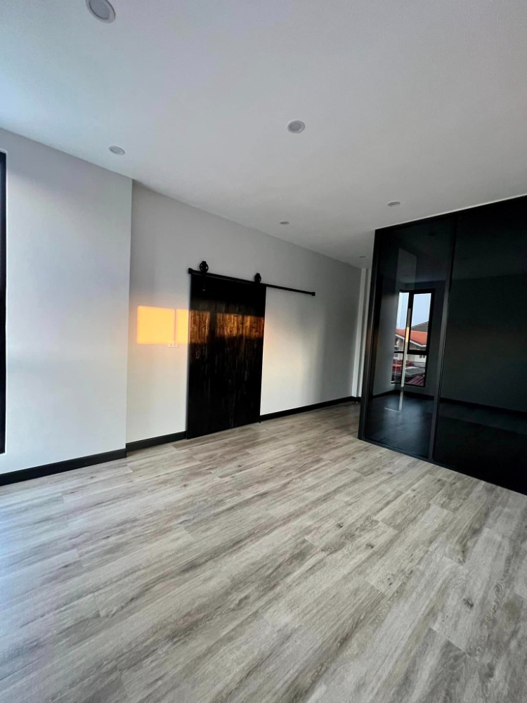 ขายบ้านบางนา แบริ่ง ลาซาล : บ้านเดี่ยว บางนา วิลล่า / 4 ห้องนอน (ขาย), Bangna Villa / Detached House 4 Bedrooms (FOR SALE) YOK093