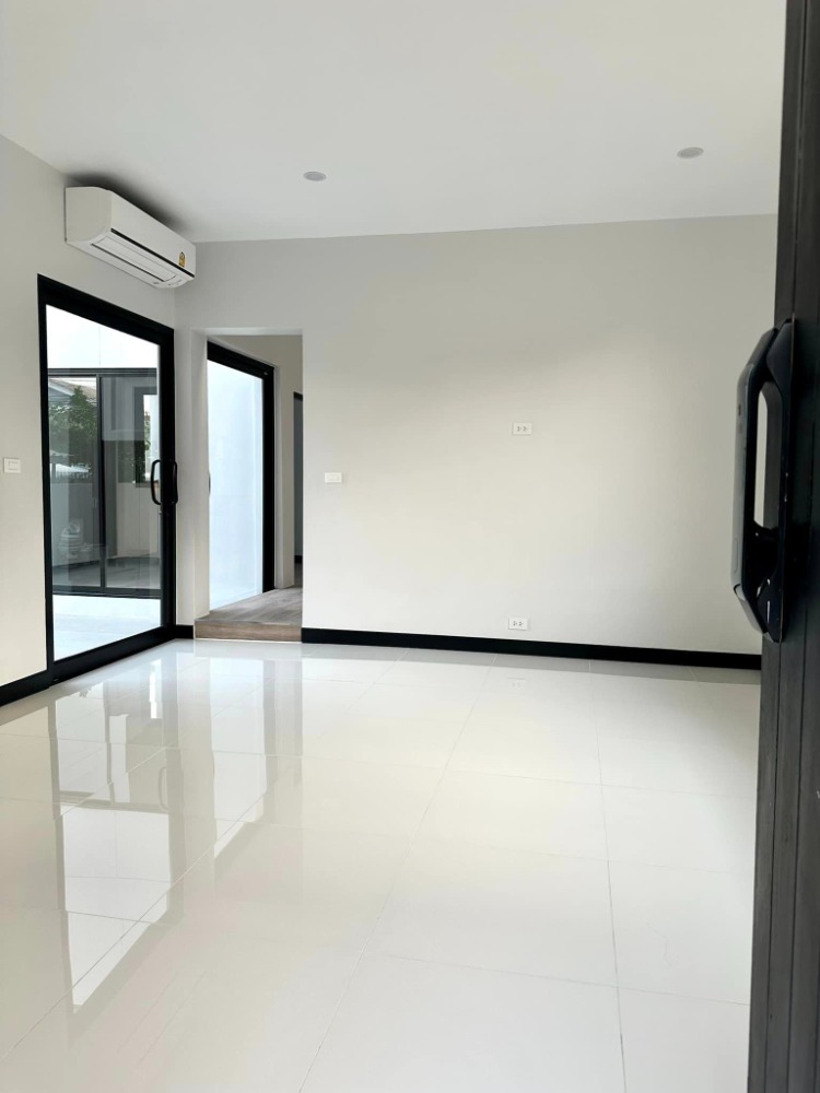 ขายบ้านบางนา แบริ่ง ลาซาล : บ้านเดี่ยว บางนา วิลล่า / 4 ห้องนอน (ขาย), Bangna Villa / Detached House 4 Bedrooms (FOR SALE) YOK093