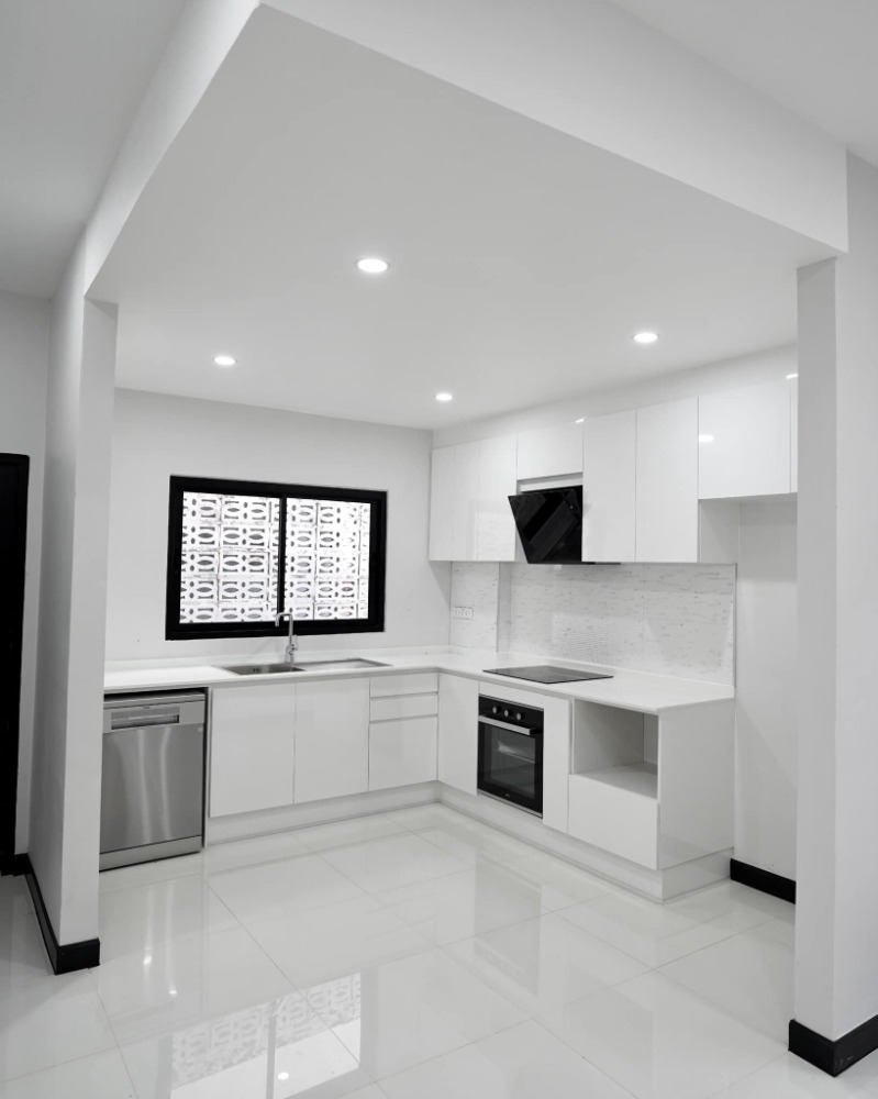 ขายบ้านบางนา แบริ่ง ลาซาล : บ้านเดี่ยว บางนา วิลล่า / 4 ห้องนอน (ขาย), Bangna Villa / Detached House 4 Bedrooms (FOR SALE) YOK093