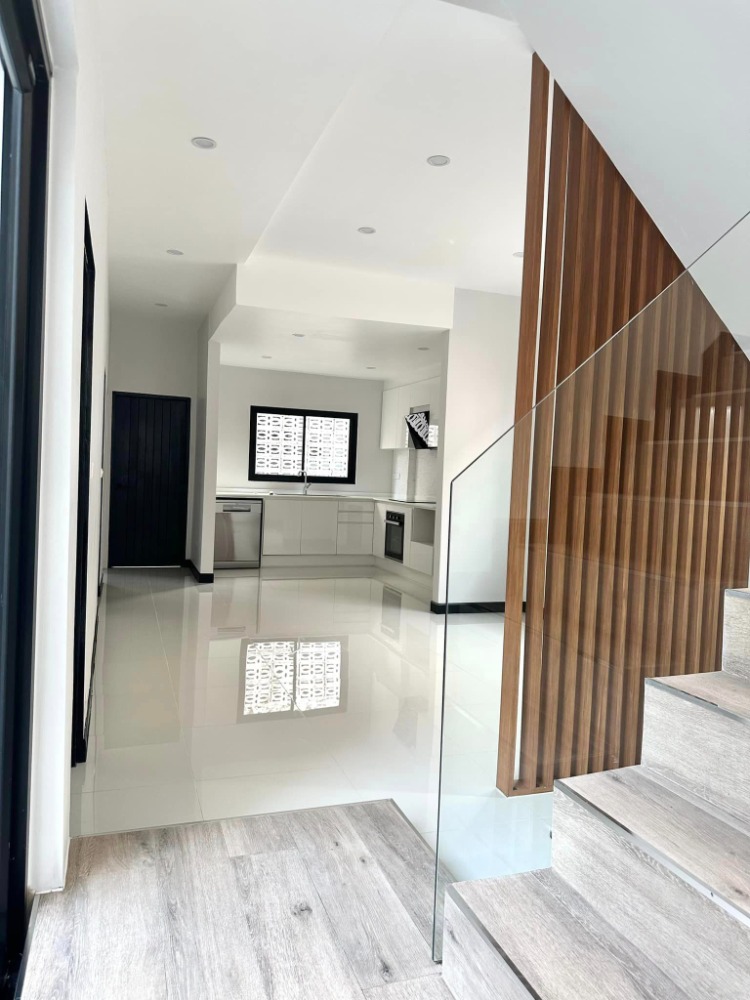 ขายบ้านบางนา แบริ่ง ลาซาล : บ้านเดี่ยว บางนา วิลล่า / 4 ห้องนอน (ขาย), Bangna Villa / Detached House 4 Bedrooms (FOR SALE) YOK093