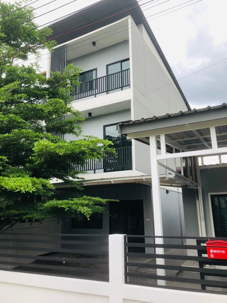 For SaleTownhomeSeri Thai, Ramkhamhaeng Nida : Townhome for sale, Bueng Kum, Seri Thai Road.