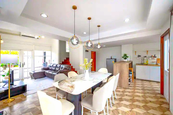 ให้เช่าทาวน์โฮมรัชดา ห้วยขวาง : HK0154😊 For RENT ให้เช่า ทาวน์โฮม Townhome 4.5 ชั้น🚪5 ห้องนอน🚄ใกล้ MRT ลาดพร้าว🏢รัชดา Ratchada🔔พื้นที่บ้าน:48.00ตร.วา🔔พื้นที่ใช้สอย:300ตร.ม.💲เช่า:150,000฿📞O99-5919653,O65-9423251✅LineID:@sureresidence