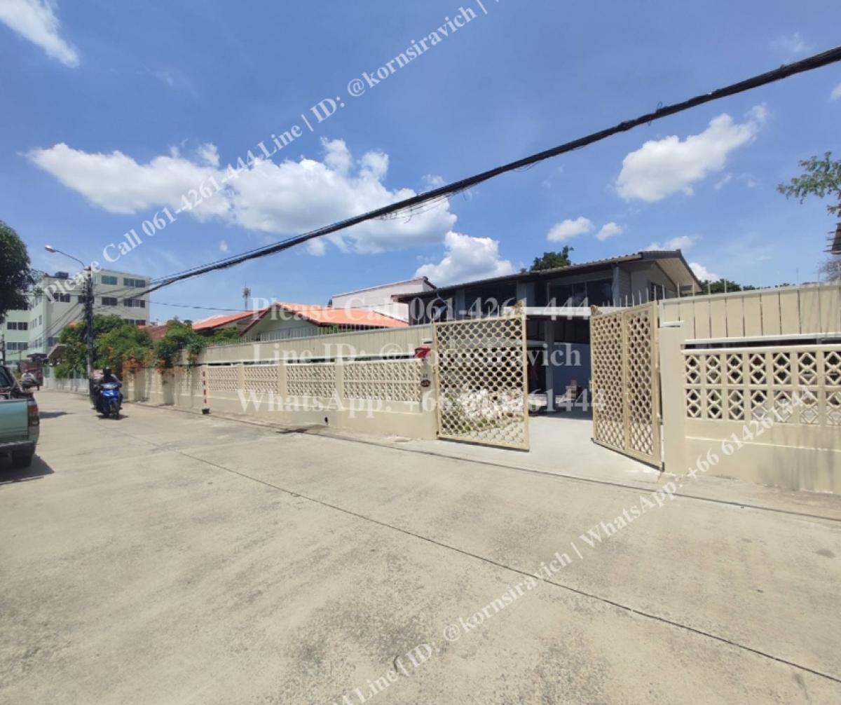 For RentHome OfficeRama9, Petchburi, RCA : For rent: Home office, Rama 9, near The Nine Rama 9 shopping mall, only 400 meters, lots of parking space