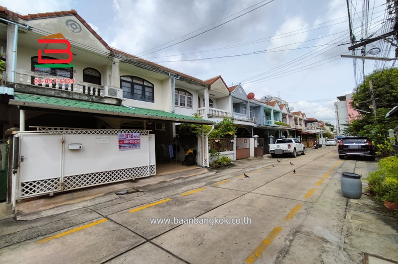 ขายทาวน์โฮมเกษตรศาสตร์ รัชโยธิน : ทาวน์เฮาส์ 2 ชั้น โครงการ ถาวรวิลล่า เนื้อที่ 28 ตรว. ถนนพหลโยธิน แขวงคลองถนน เขตบางเขน