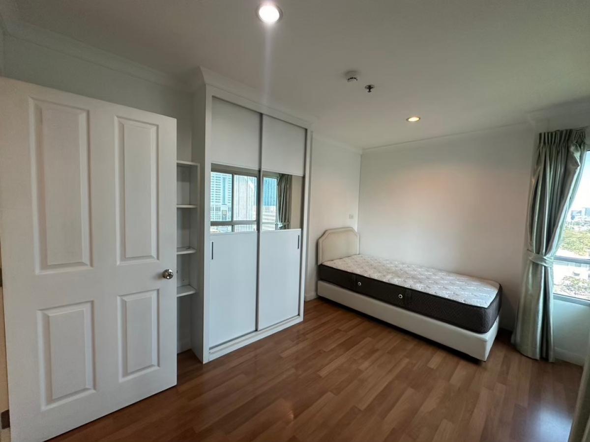 ให้เช่าคอนโดพระราม 9 เพชรบุรีตัดใหม่ RCA : Rent 2 bed room Full furniture Tower C 11 floor Price 24,000baht Ready move in Line :  bkkcondo1Wechat : bkkcondo1 Call 0990981000