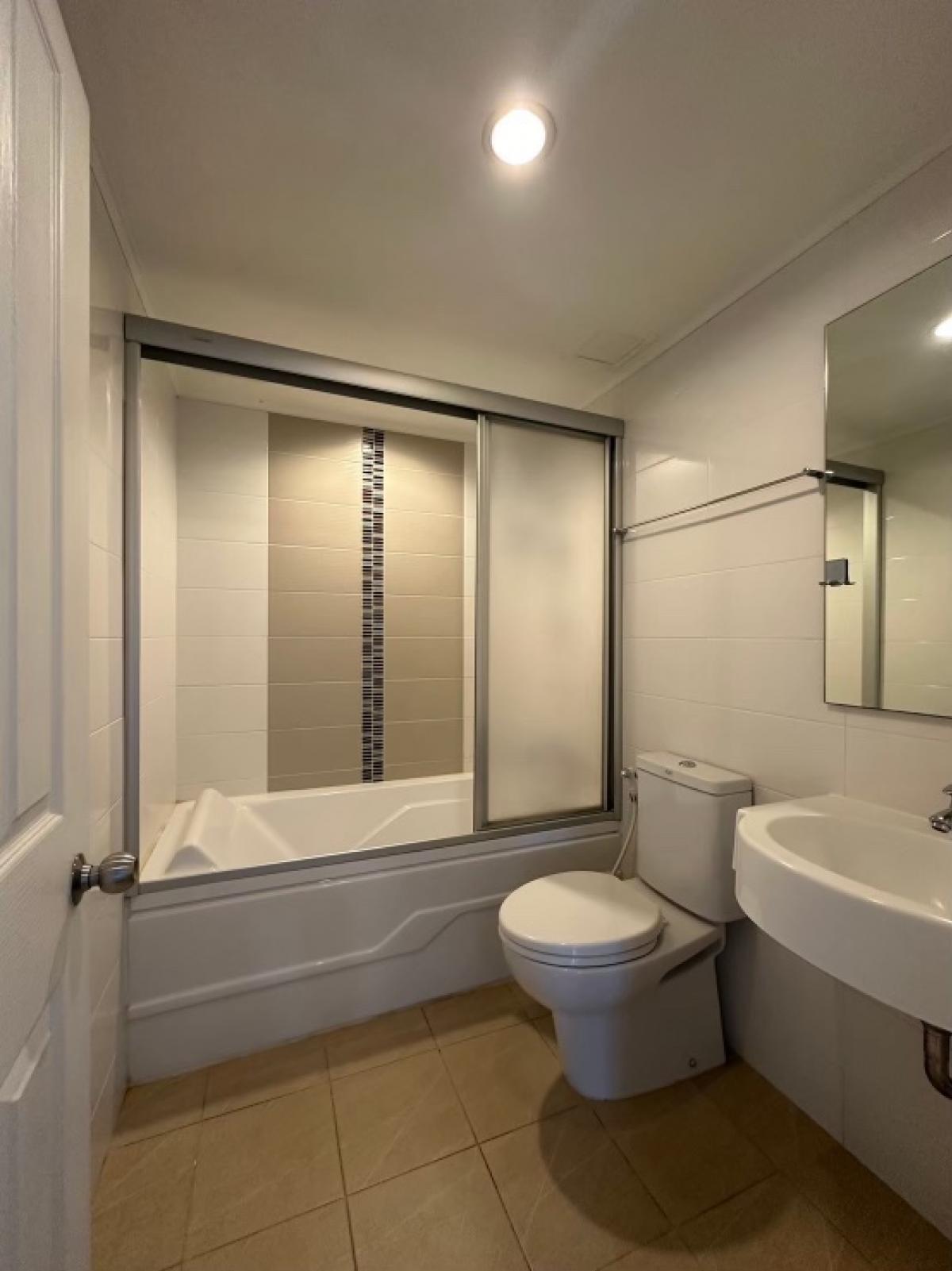 ให้เช่าคอนโดพระราม 9 เพชรบุรีตัดใหม่ RCA : Rent 2 bed room Full furniture Tower C 11 floor Price 24,000baht Ready move in Line :  bkkcondo1Wechat : bkkcondo1 Call 0990981000