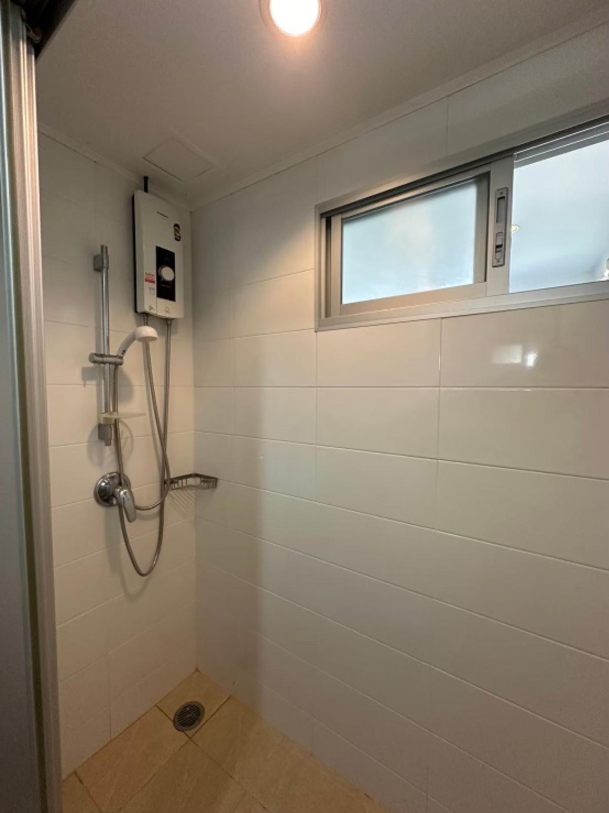 ให้เช่าคอนโดพระราม 9 เพชรบุรีตัดใหม่ RCA : Rent 2 bed room Full furniture Tower C 11 floor Price 24,000baht Ready move in Line :  bkkcondo1Wechat : bkkcondo1 Call 0990981000