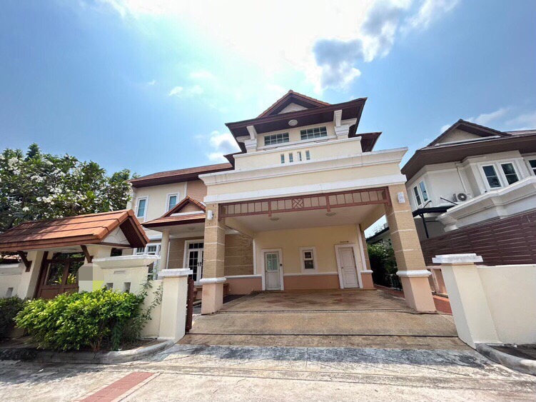 ให้เช่าบ้านสมุทรปราการ สำโรง : ให้เช่าบ้านเดี่ยวกิ่งแก้วสระว่ายน้ำส่วนตัวพื้นที่200ตารางวา มี2ห้องนอนใหญ่4ห้องน้ำ1ห้องแม่บ้าน1ห้องทำงาน ราคาเช่า100,000บาท