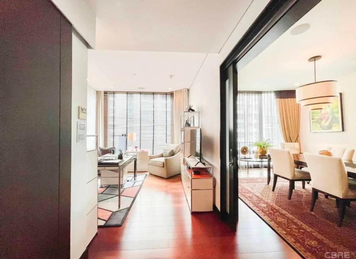 ขายคอนโดวิทยุ ชิดลม หลังสวน : 📢👇Sell with tenant contract til May 26.Luxury condominium just behind Central Chidlom, The Park Chidlom, quiet , shady place to live in mid of town, big balcony, nice decor, fully furnished