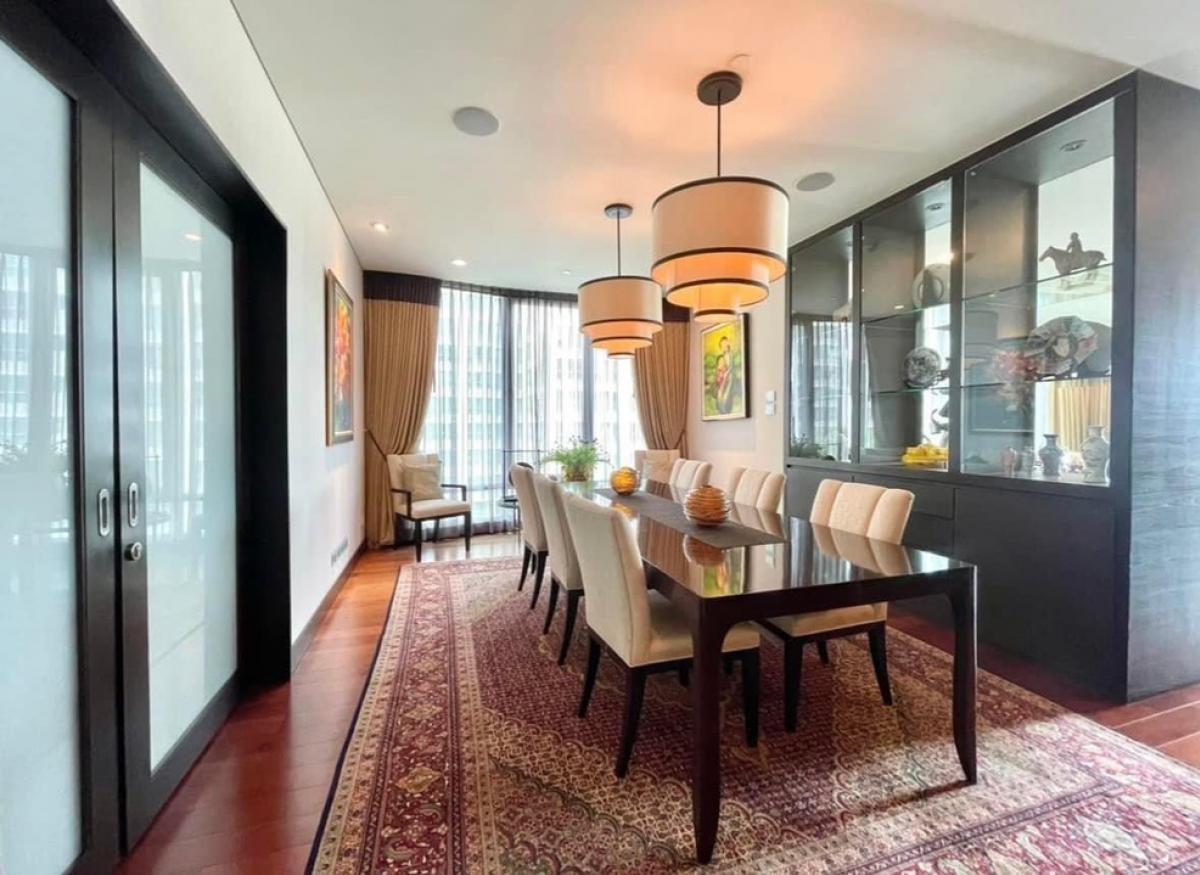 ขายคอนโดวิทยุ ชิดลม หลังสวน : 📢👇Sell with tenant contract til May 26.Luxury condominium just behind Central Chidlom, The Park Chidlom, quiet , shady place to live in mid of town, big balcony, nice decor, fully furnished