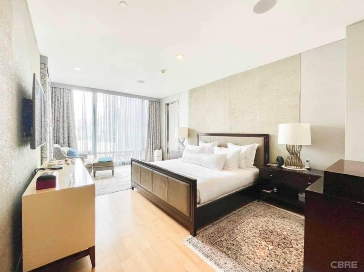 ขายคอนโดวิทยุ ชิดลม หลังสวน : 📢👇Sell with tenant contract til May 26.Luxury condominium just behind Central Chidlom, The Park Chidlom, quiet , shady place to live in mid of town, big balcony, nice decor, fully furnished