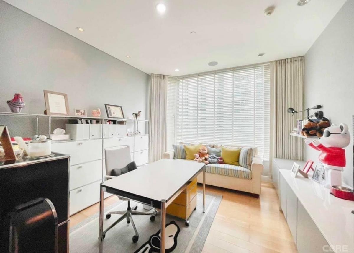 ขายคอนโดวิทยุ ชิดลม หลังสวน : 📢👇Sell with tenant contract til May 26.Luxury condominium just behind Central Chidlom, The Park Chidlom, quiet , shady place to live in mid of town, big balcony, nice decor, fully furnished