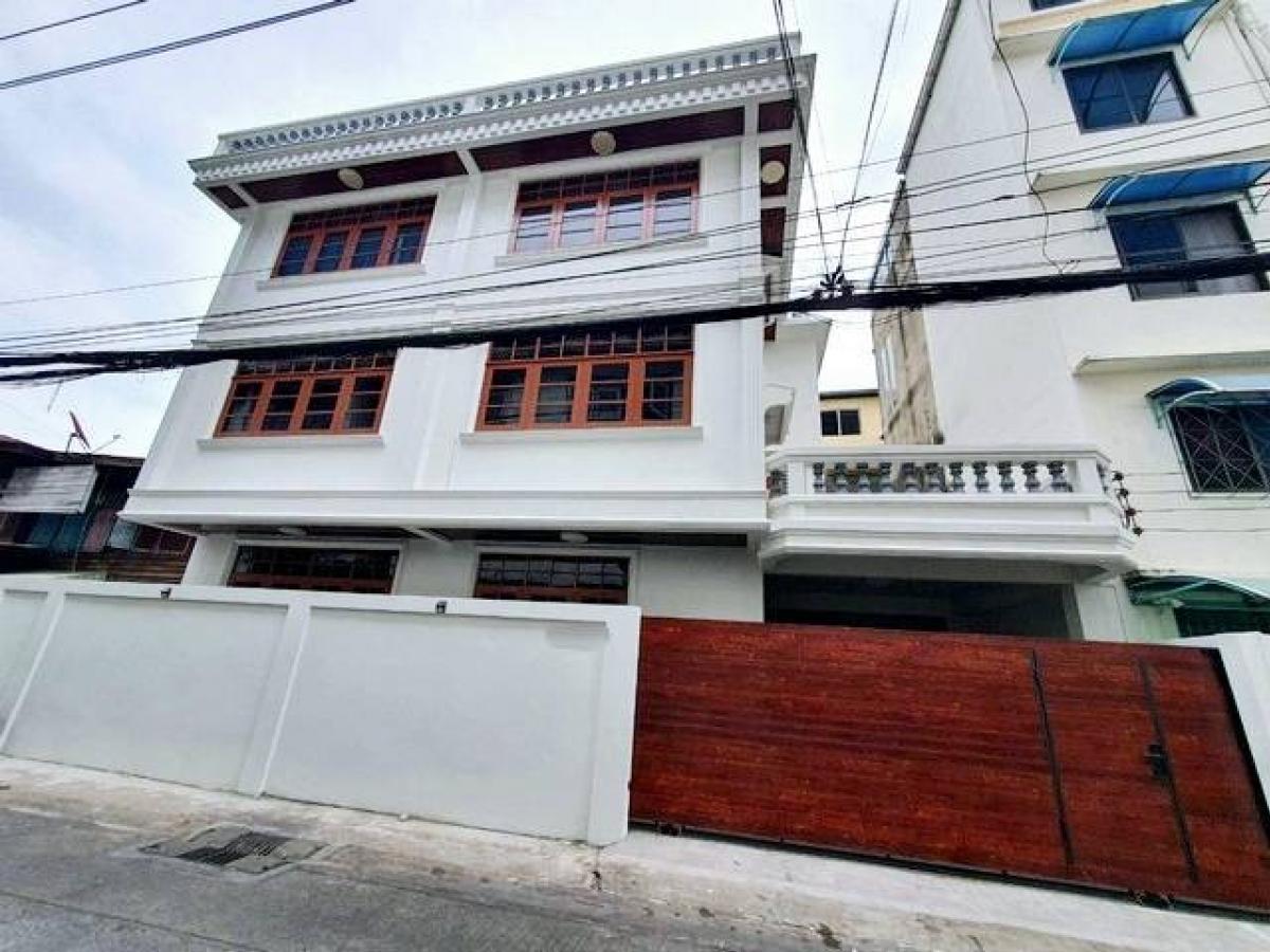 ขายบ้านวงเวียนใหญ่ เจริญนคร : ขายทาวน์โฮม 3 ชั้น + Rooftop ซอยเจริญนคร 34,40 รีโนเวทใหม่ ใกล้ BTS สถานีกรุงธนบุรี