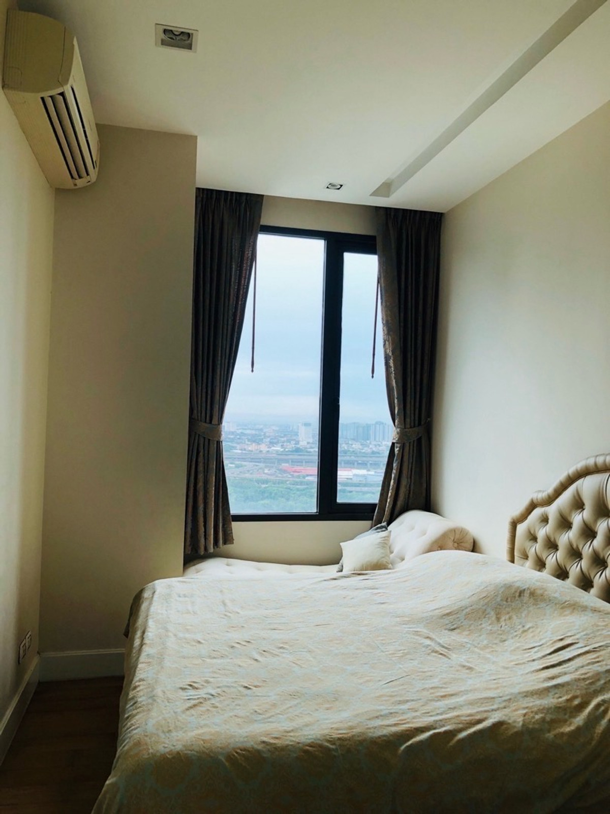 ให้เช่าคอนโดลาดพร้าว เซ็นทรัลลาดพร้าว : ให้เช่า คอนโด equinox phahol-vibhaขนาด 40 ตร.ม 1นอน 1น้ำ
 ราคา 20,000/เดือน ต่อรองได้
โทร 093-028-1245
id line:properagency