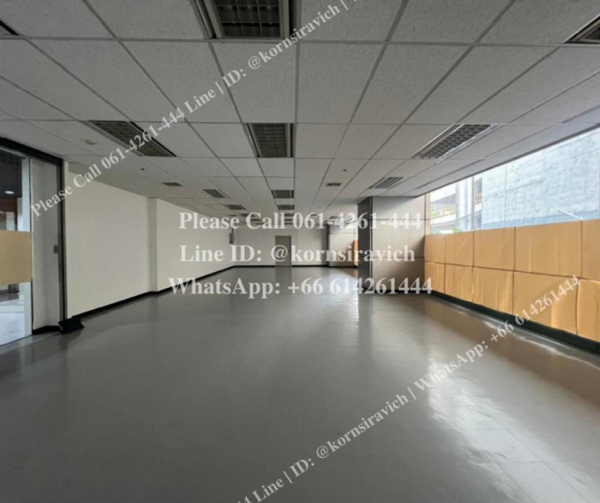 For RentRetail SpaceSukhumvit, Asoke, Thonglor : Rental of the G -Floor, size 170 square meters in the office building, Soi Sukhumvit 21 (Asoke), near the MRT, Sukhumvit 500 meters, has a parking lot in the building.