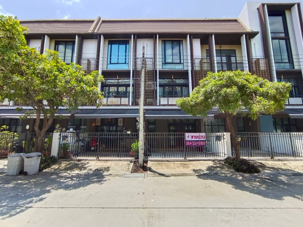 ขายทาวน์โฮมบางซื่อ วงศ์สว่าง เตาปูน : K1568 ขายด่วน !!! สภาพดี ถูกสุดในโครงการ ทาวน์โฮม  flora  วงศ์สว่าง 20 ตรว. 3 ชั้น