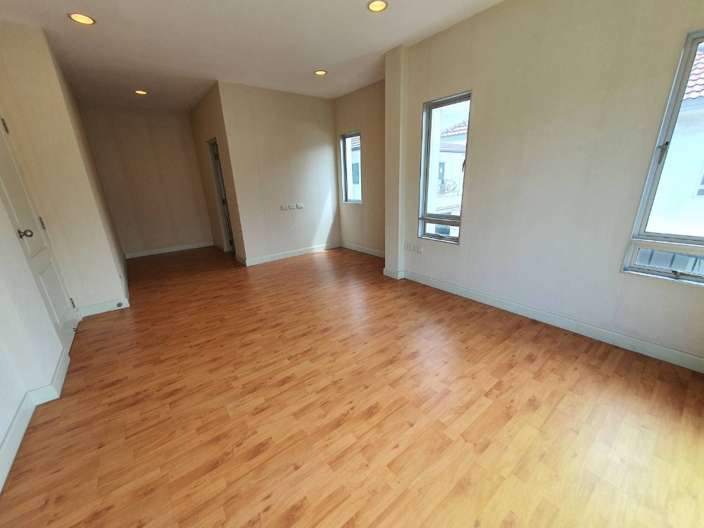 ขายบ้านนวมินทร์ รามอินทรา : ลดเยอะมาก !!  ขายบ้านเดี่ยว 2 ชั้น ไม่เคยอยู่ไลฟ์บางกอกบูเลอวาร์ด รามอินทรา 105 ติดถนนใหญ่ 71 ตรว ใกล้สวนสยาม แฟชั่นไอซ์แลนด์