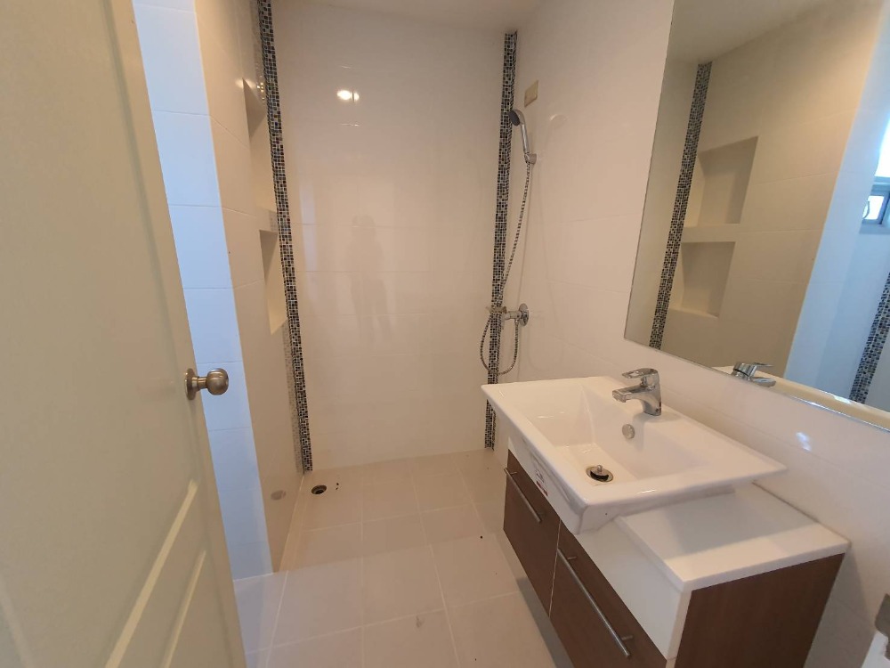 ขายบ้านนวมินทร์ รามอินทรา : ลดเยอะมาก !!  ขายบ้านเดี่ยว 2 ชั้น ไม่เคยอยู่ไลฟ์บางกอกบูเลอวาร์ด รามอินทรา 105 ติดถนนใหญ่ 71 ตรว ใกล้สวนสยาม แฟชั่นไอซ์แลนด์