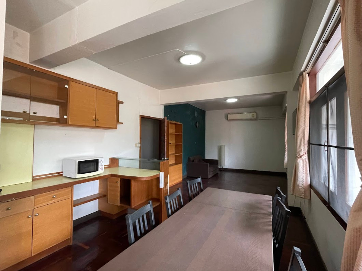 ให้เช่าคอนโดอารีย์ อนุสาวรีย์ : โลว์ไลท์อพาร์ทเมนท์ (อนุญาตเลี้ยงสัตว์, โฮมออฟฟิส OK) ประมาณ 70 ตรม. 1 ห้องนอน ห้องน้ำในตัว ครัวเตาแกีส ใกล้บีทีเอสสนามเป้า