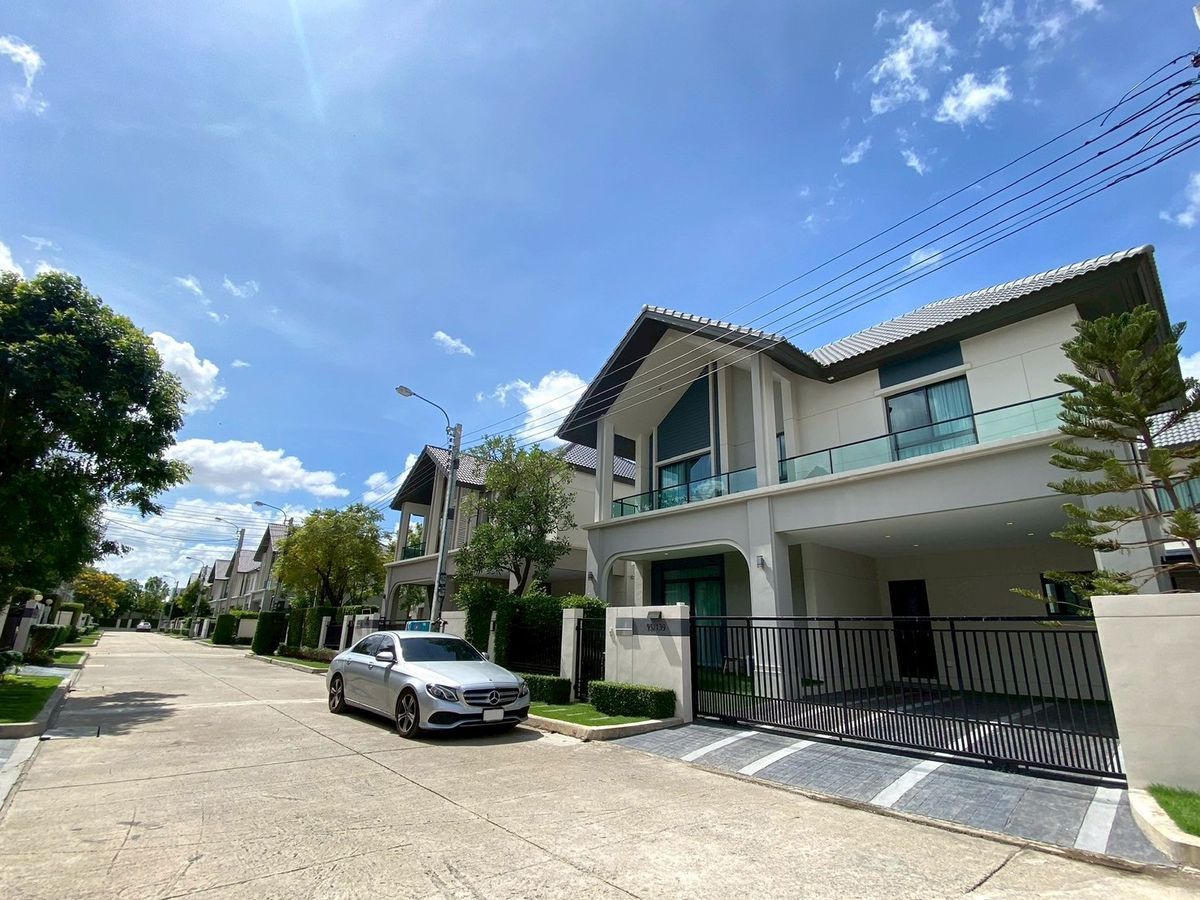 For RentHouseBangna, Bearing, Lasalle : 3-story house for rent, near Sri Iam BTS station, 500 meters.