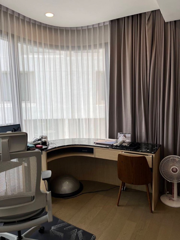 For RentCondoSiam Paragon ,Chulalongkorn,Samyan : Ashton Chula - Silom【𝐑𝐄𝐍𝐓】🔥 Luxurious room, large, airy, lots of storage, 2 bedrooms, 2 bathrooms, fully furnished. Complete central area Near Samyan Mitrtown.🔥Contact Line ID: @hacondo