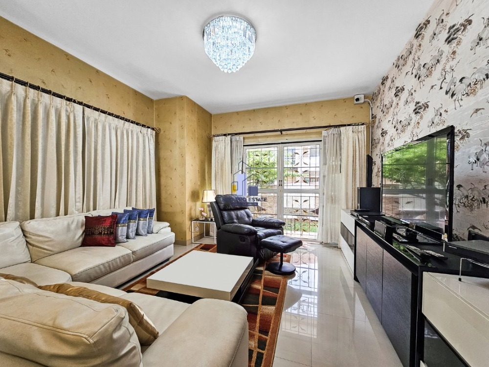 ขายบ้านขอนแก่น : บ้านเดี่ยว สองชั้น ปรับปรุงใหม่ มีสระว่ายน้ำส่วนตัว เนื้อที่ 131.5 ตารางวา ริมบึงแก่นนคร ขอนแก่น