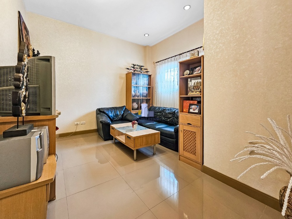 ขายบ้านขอนแก่น : บ้านเดี่ยว สองชั้น ปรับปรุงใหม่ มีสระว่ายน้ำส่วนตัว เนื้อที่ 131.5 ตารางวา ริมบึงแก่นนคร ขอนแก่น