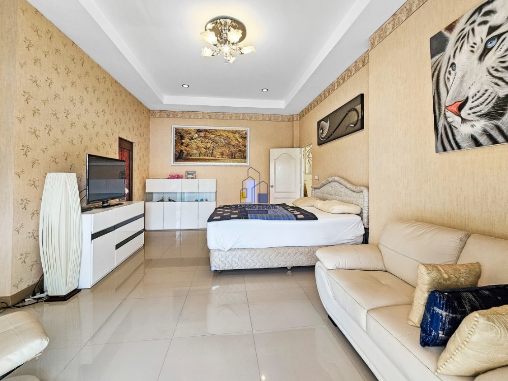 ขายบ้านขอนแก่น : บ้านเดี่ยว สองชั้น ปรับปรุงใหม่ มีสระว่ายน้ำส่วนตัว เนื้อที่ 131.5 ตารางวา ริมบึงแก่นนคร ขอนแก่น