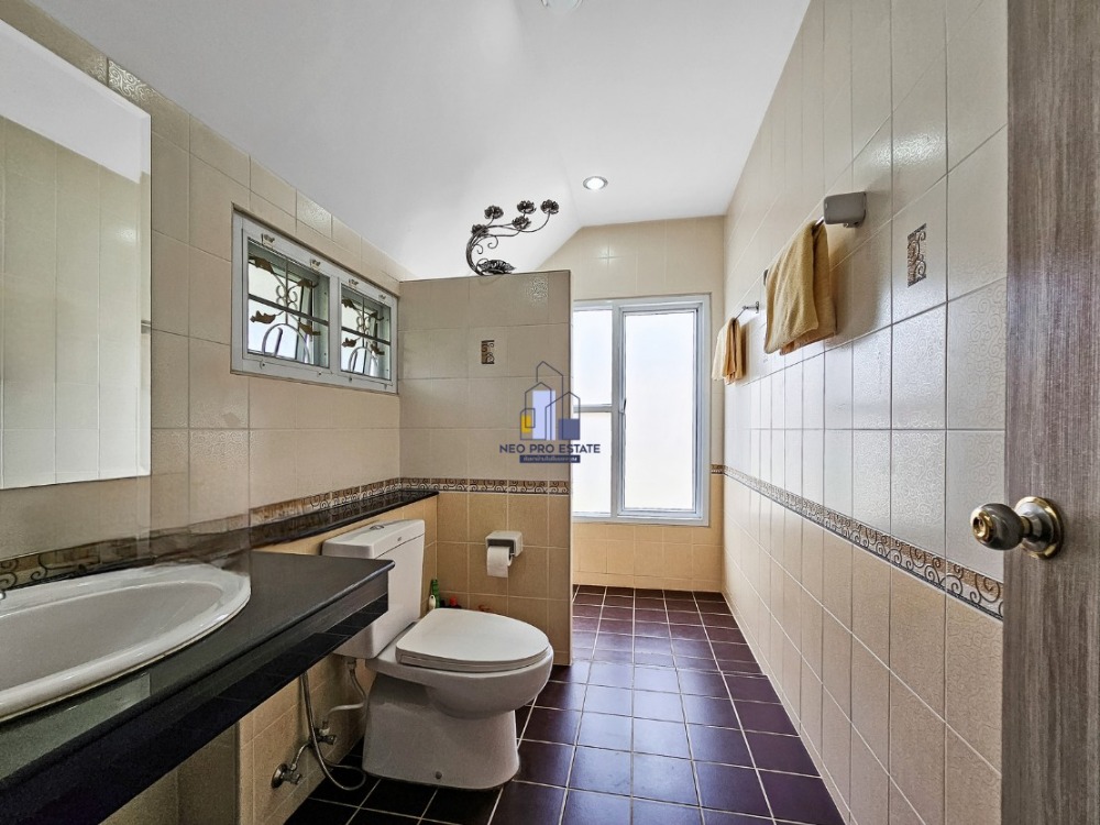 ขายบ้านขอนแก่น : บ้านเดี่ยว สองชั้น ปรับปรุงใหม่ มีสระว่ายน้ำส่วนตัว เนื้อที่ 131.5 ตารางวา ริมบึงแก่นนคร ขอนแก่น