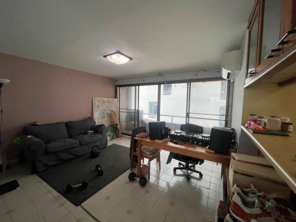 ให้เช่าคอนโดสีลม ศาลาแดง บางรัก : อพาร์ตเมนต์ขนาด 125 ตรม. 2 ห้องนอน 2 ห้องน้ำ อนุญาตสัตว์เลี้ยงตัวเล็ก 10นาทีเดินสถานีรถไฟใต้ดินลุมพินี หรือสวนลุมพินี