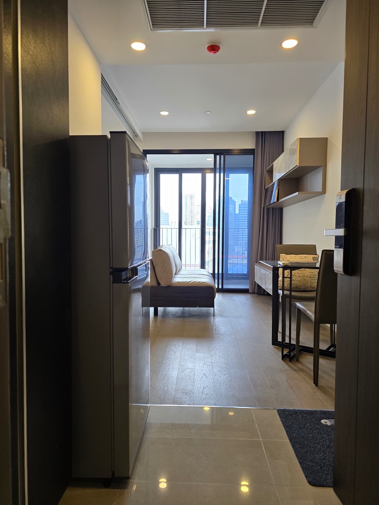 For RentCondoSiam Paragon ,Chulalongkorn,Samyan : Ashton Chula - Silom【𝐑𝐄𝐍𝐓】🔥 Modern style room, simple and elegant, can store a lot of things. Airy and comfortable Fully furnished Complete central area Near Samyan Mitrtown Ready to move in!!🔥Contact Line ID: @hac